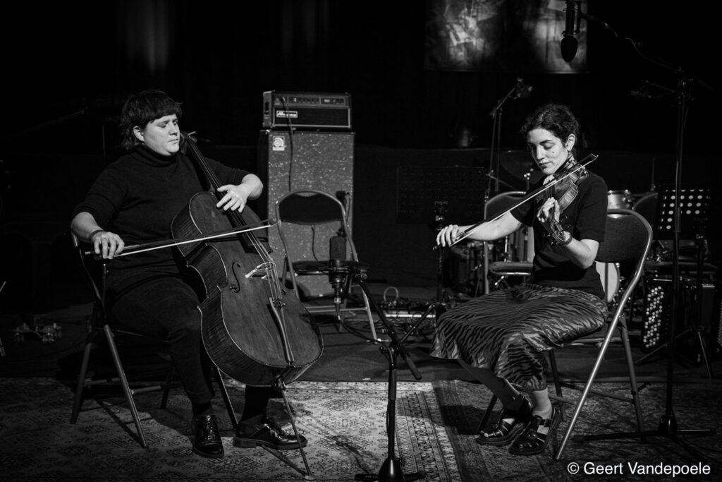 Clara Levy, Jasmijn Lootens - (c) Geert Vandepoele